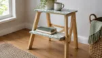 Trittleiter als Beistelltisch selbst bauen und individuell gestalten